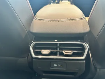 Купить Geely Cityray Серебристый 1.5 AMT (147 л.с.) от 2844990 ₽. в Оренбурге